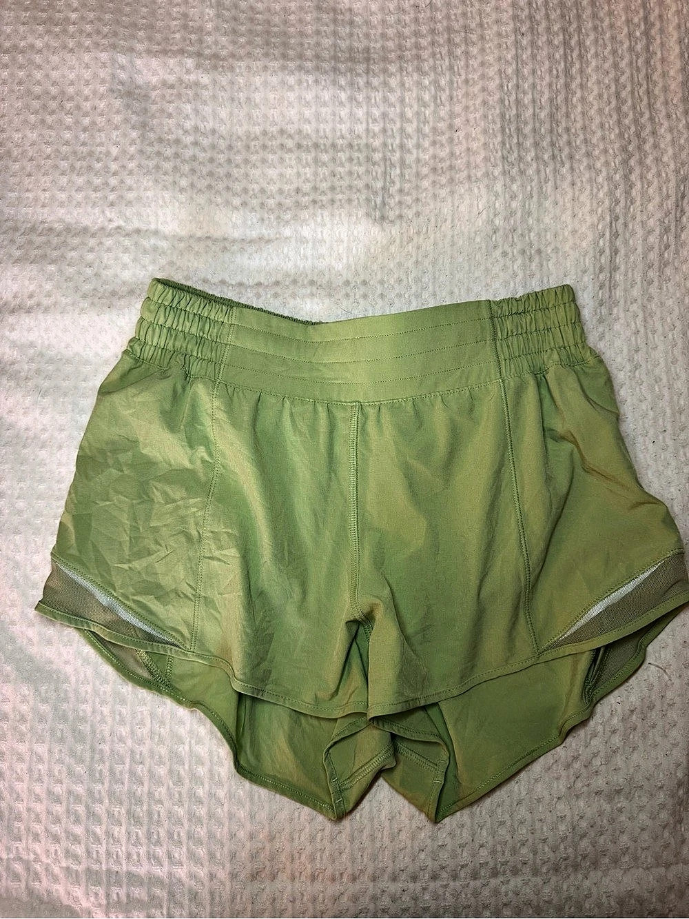 Lululemon Hotty Hot Shorts Athletic Shorts in Green Size 6